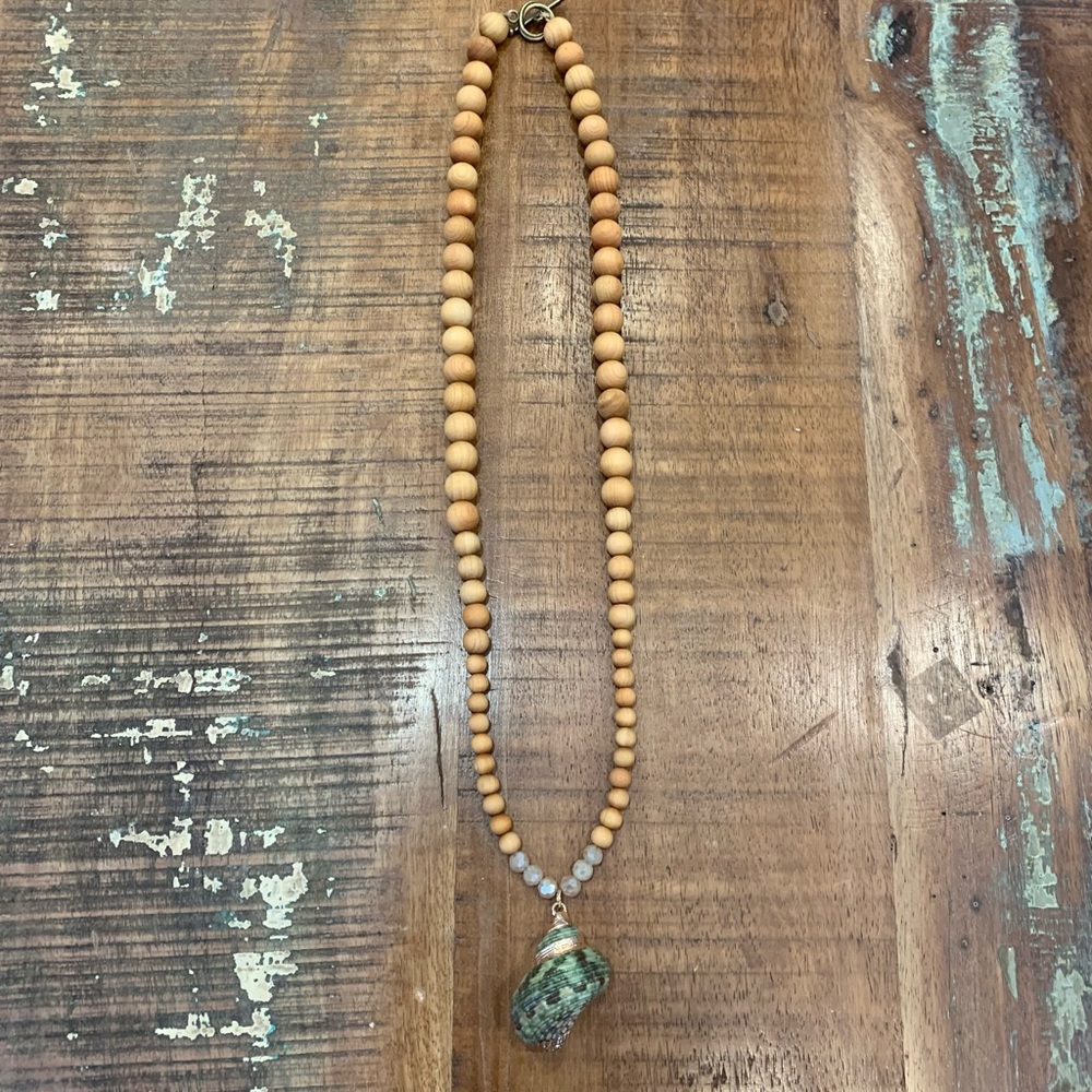 🌾 Artisan Shell Pendant Necklace - Picture 6 of 9